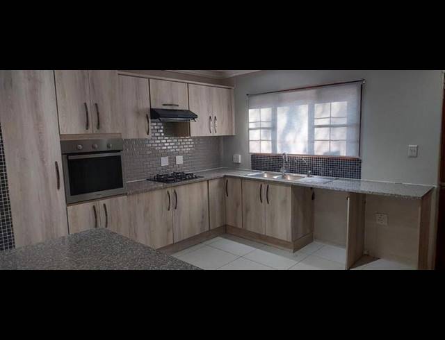 3 BEDROOM TOWNHOUSE FOR SALE IN GLENVISTA